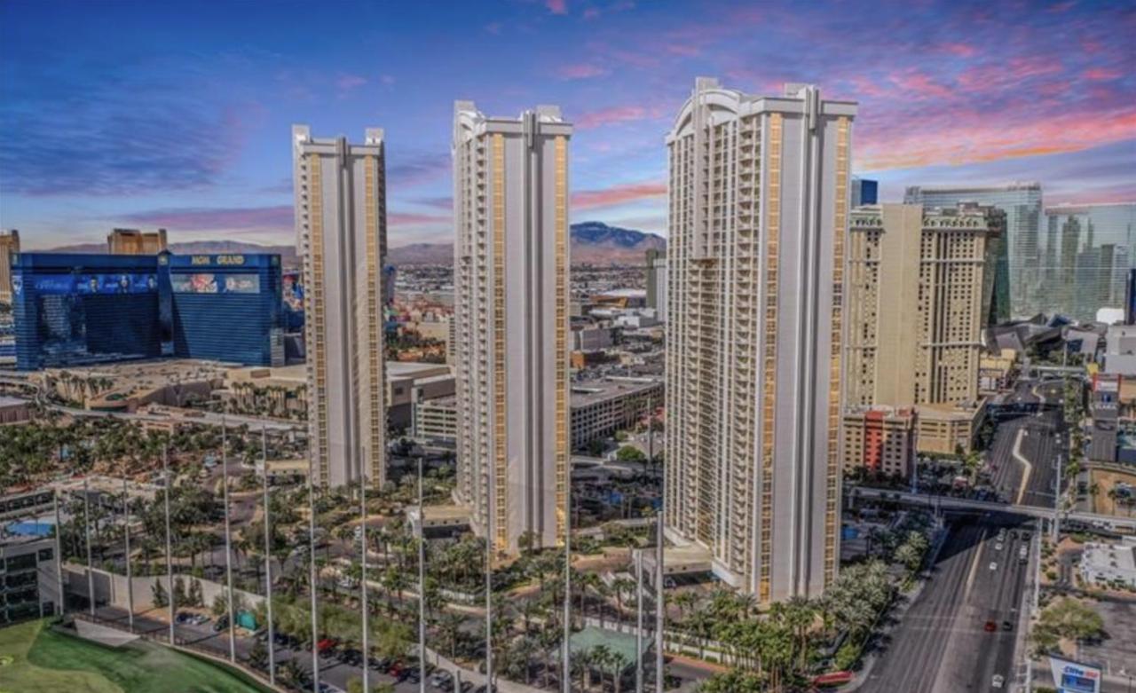Balcony Full Strip View Suite Mgm Signature Free Valet Las Vegas Extérieur photo