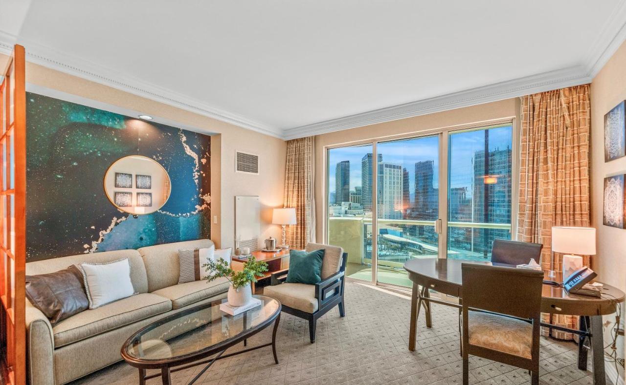Balcony Full Strip View Suite Mgm Signature Free Valet Las Vegas Extérieur photo
