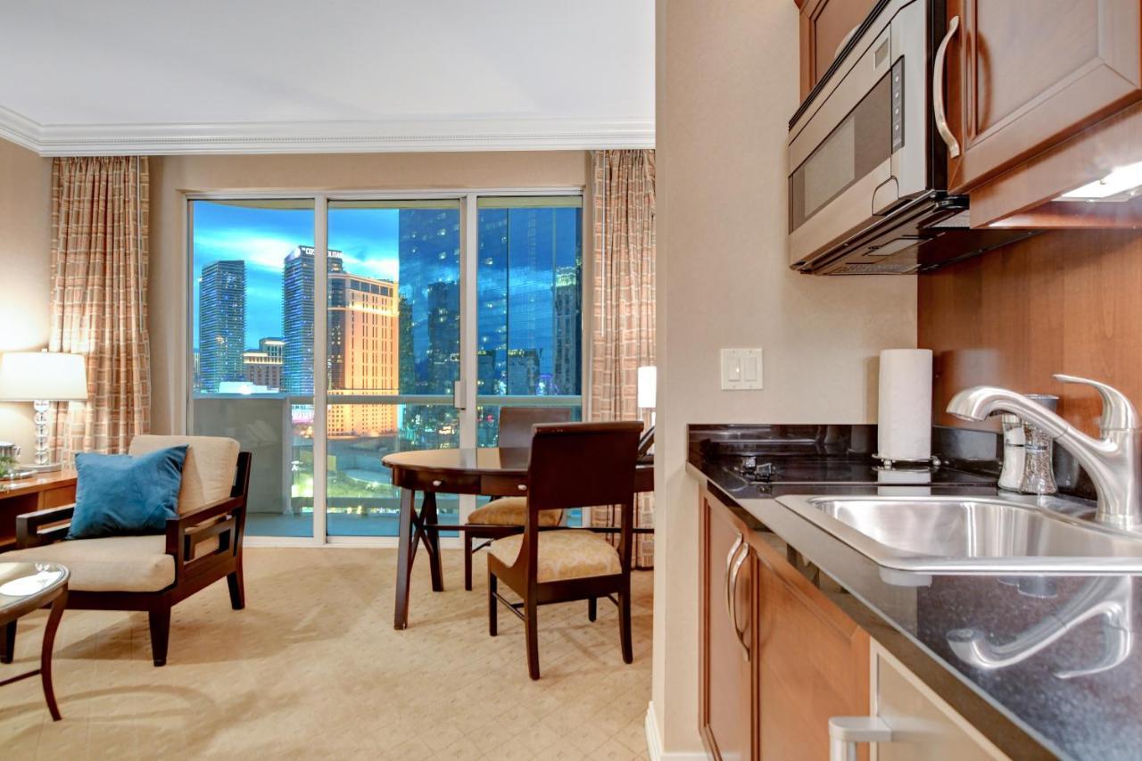 Balcony Full Strip View Suite Mgm Signature Free Valet Las Vegas Extérieur photo