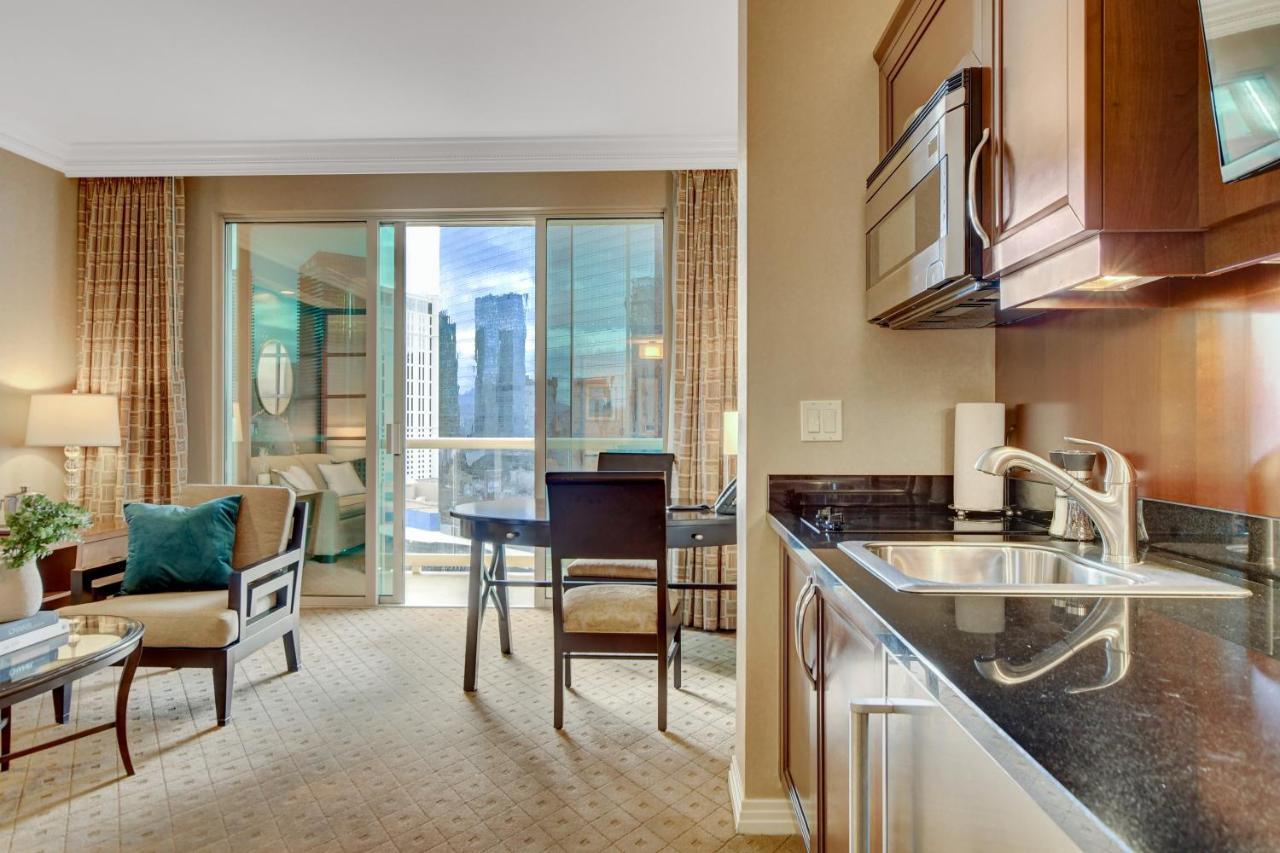 Balcony Full Strip View Suite Mgm Signature Free Valet Las Vegas Extérieur photo